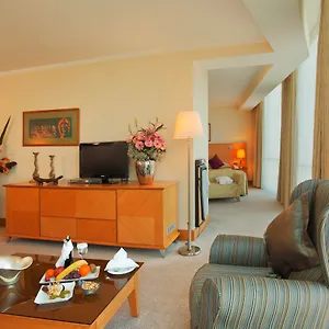 https://wyndham-grand-izmir-ozdilek.aegeanhotels.net